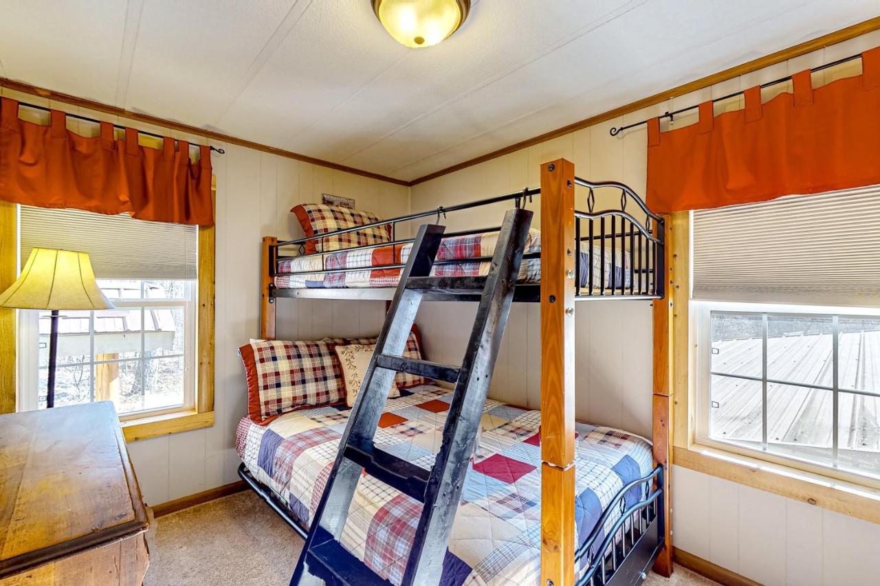 Pine Woods Cabin МакГенрі Екстер'єр фото